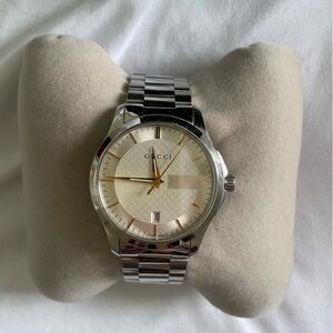 Gucci Women’s Silver Watch with Rose Gold Detailing